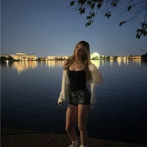 Meet your Posher, Chloe